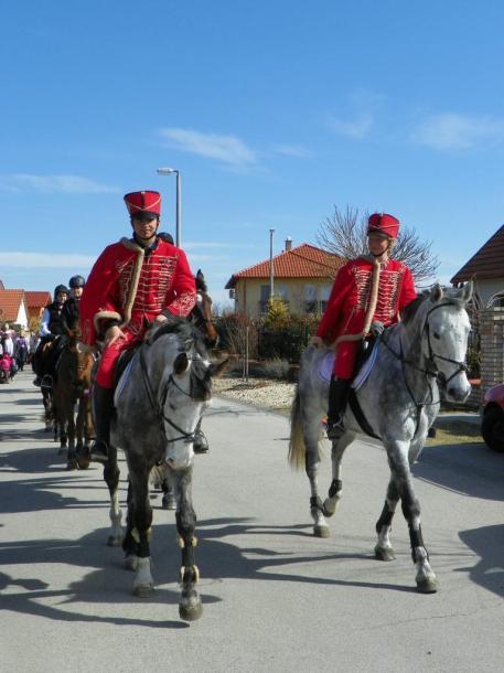 2012-03-15 Érkeznek a huszárok Szentgyörgymezőre