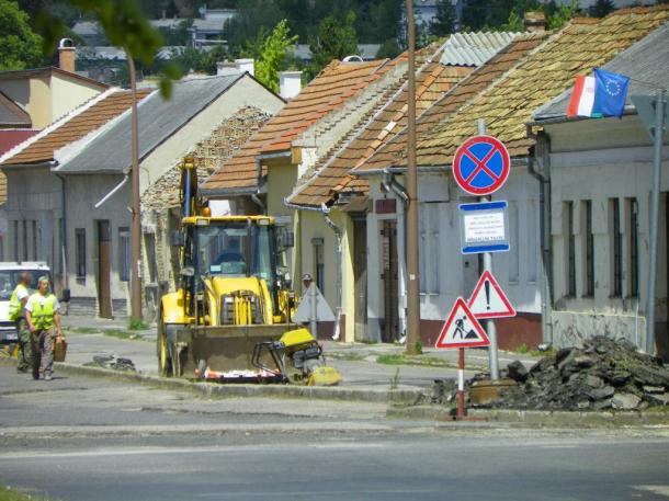 2012-07-12 Huszadikáig tilos a parkolás a Simor J utca egy szakaszán útfelújítások miatt