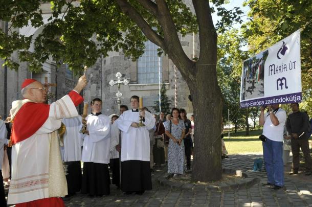 2012-08-15 Erdő Péter megáldja a Mária-zarándokutat