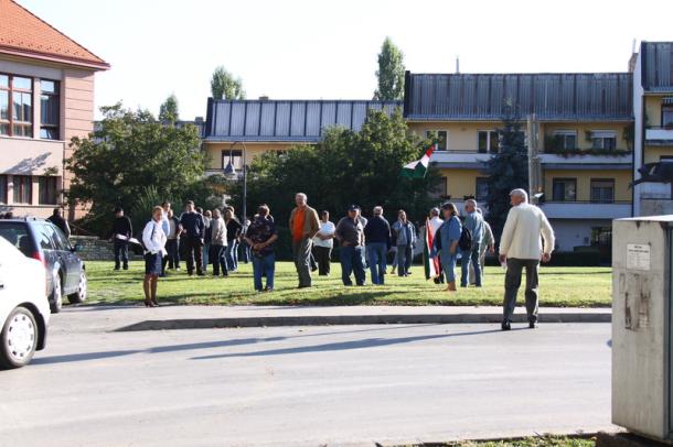 Meghozta őket a sofőr